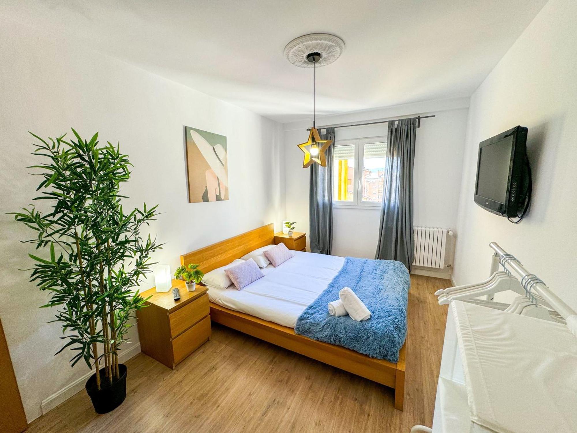 El Halcon Del Pirineo Comotucasa ويسكا المظهر الخارجي الصورة